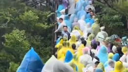 黄山因台风滞留大量游客 景区回应热搜配图