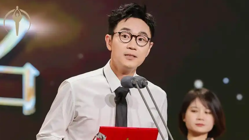 大鹏获百花奖最佳导演热搜配图